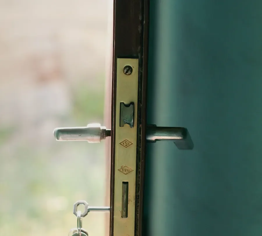 Open door showing the locking edge and handle – commercial locksmith Boston advice on the right lock for a business entrance from Locksmith Boston